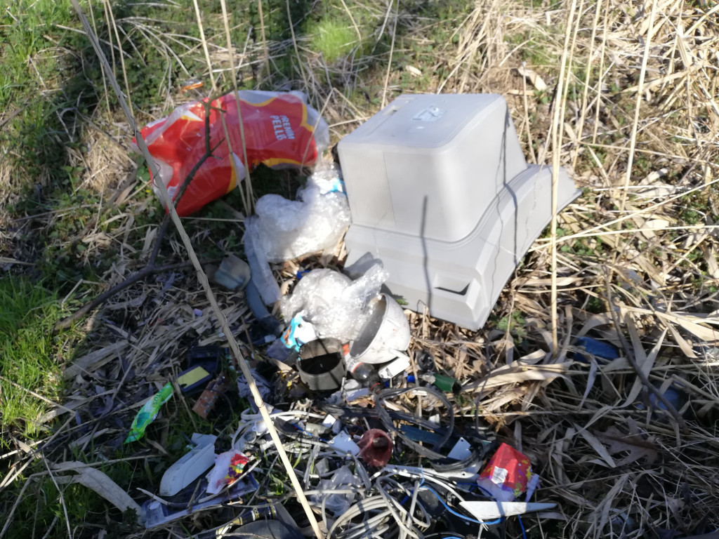 Sprzątanie osiedla Kąty w Chrzanowie z okazji Dnia Ziemi
