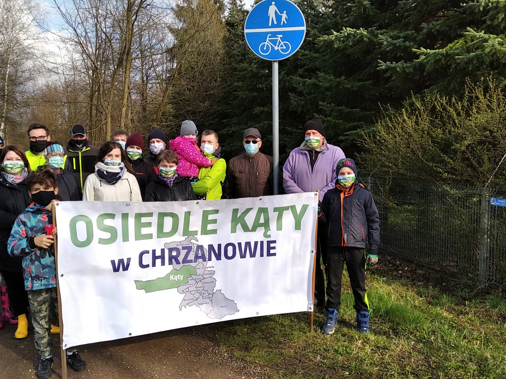 Sprzątanie osiedla Kąty w Chrzanowie z okazji Dnia Ziemi