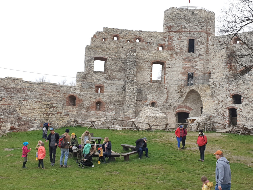 Zamek Tenczyn w Rudnie znów otwarty dla turystów 1.05.2021 r.