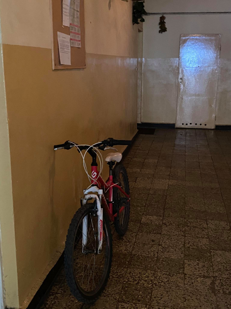 Jak wyglądają baraki i dawny hotel w Krystynowie