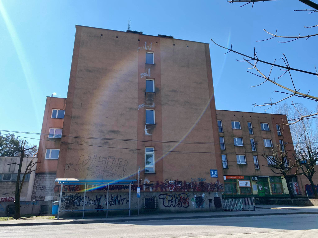 Jak wyglądają baraki i dawny hotel w Krystynowie