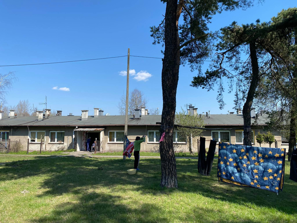 Jak wyglądają baraki i dawny hotel w Krystynowie