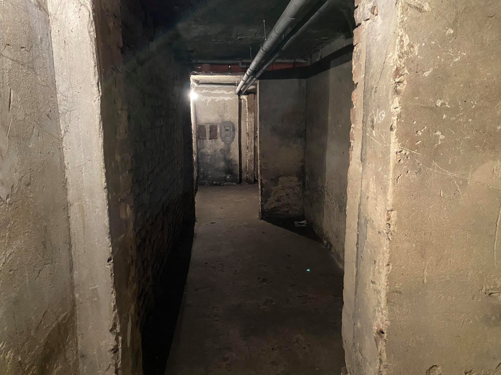 Jak wyglądają baraki i dawny hotel w Krystynowie