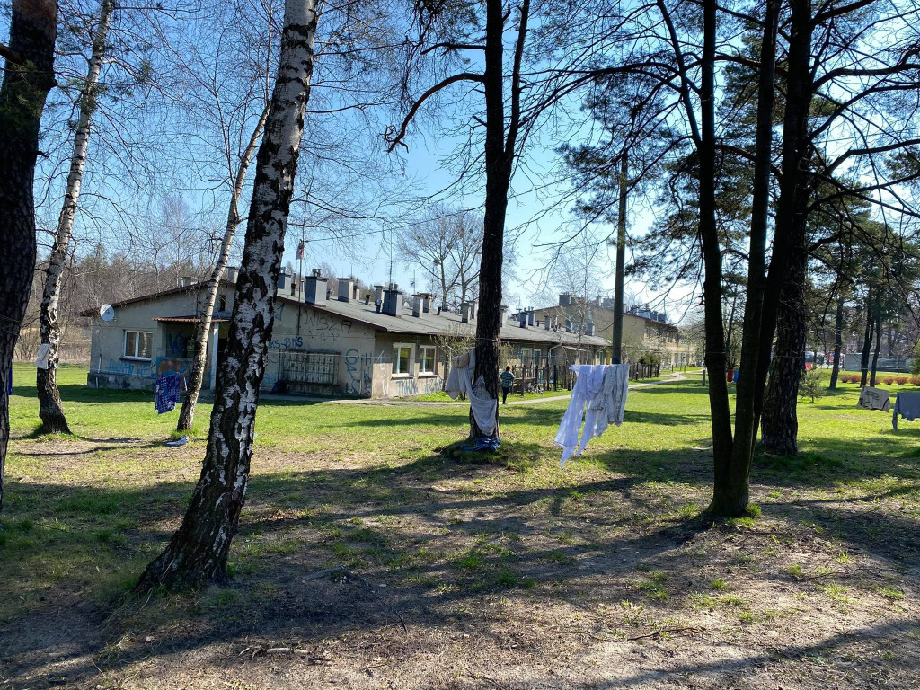 Jak wyglądają baraki i dawny hotel w Krystynowie