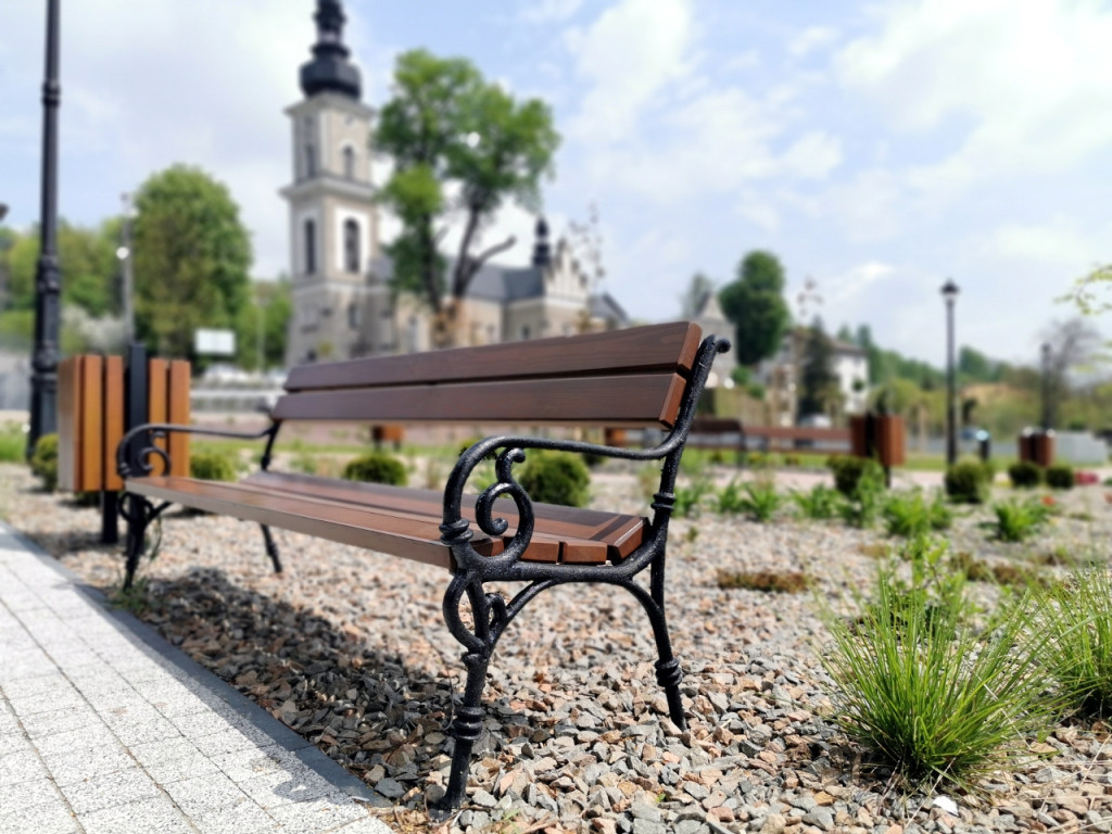 Plac Mogielnickiego w Babicach nabiera kolorytu