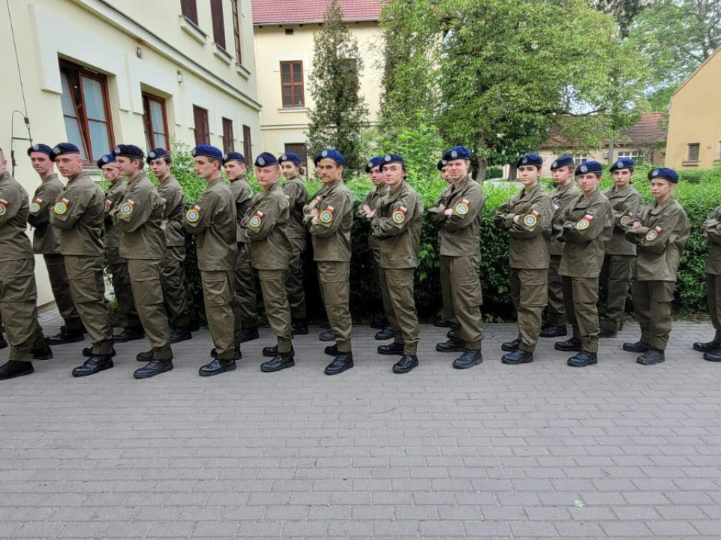 Licealiści z Trzebini na obozie mundurowym w Krakowie