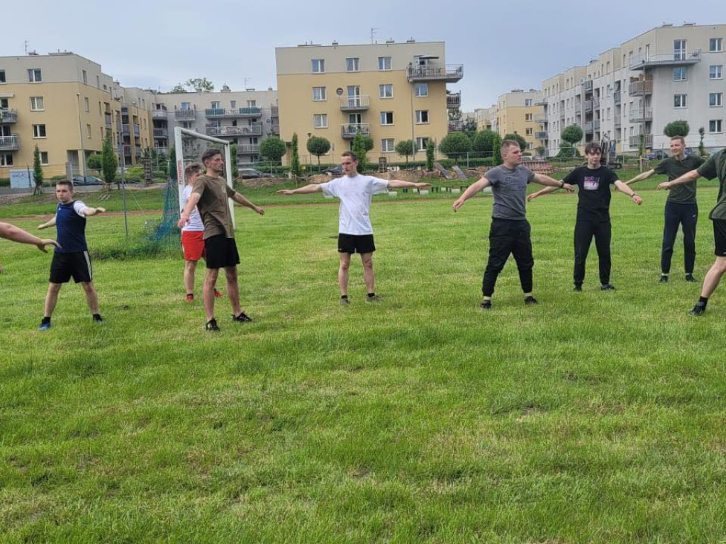 Licealiści z Trzebini na obozie mundurowym w Krakowie