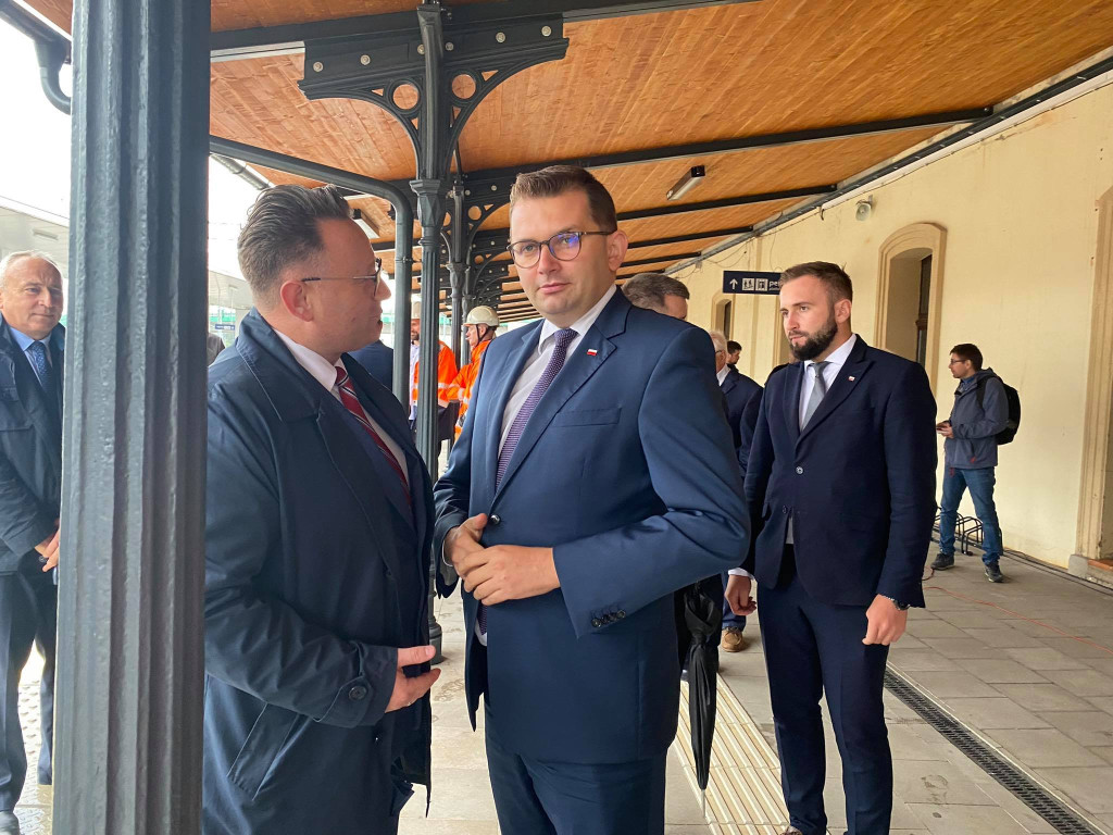 Konferencja prasowa na stacji w Trzebini z okazji zakończenia moderrnizacji