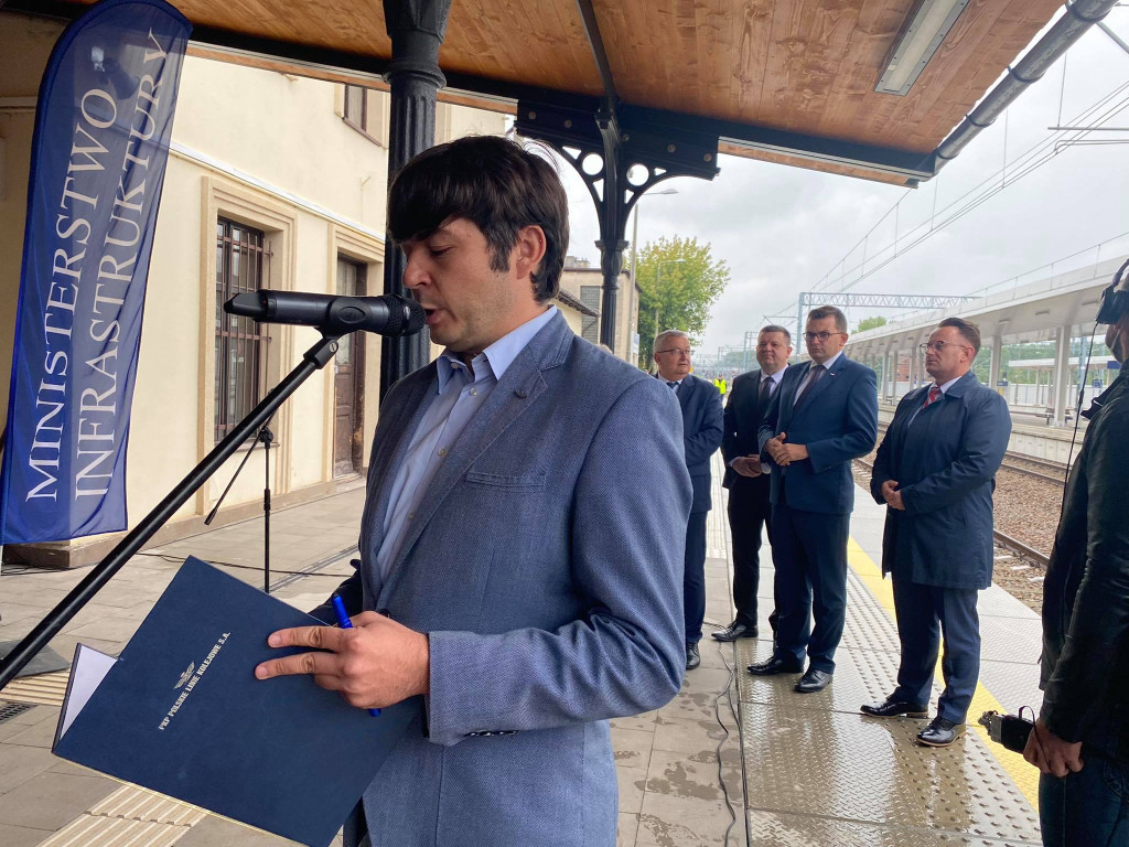 Konferencja prasowa na stacji w Trzebini z okazji zakończenia moderrnizacji