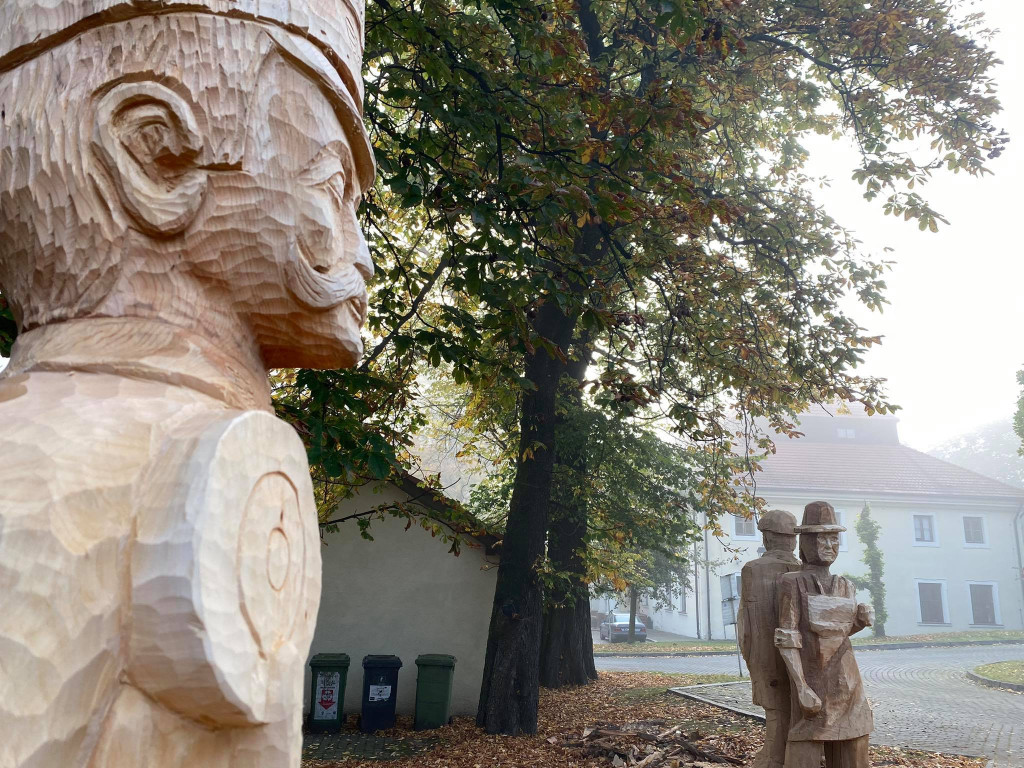 Nowe rzeźby w parku Dworu Zieleniewskich