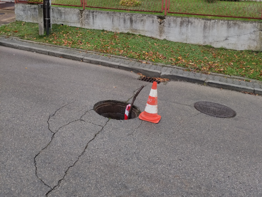 Plaga kradzieży dekli od studzienek