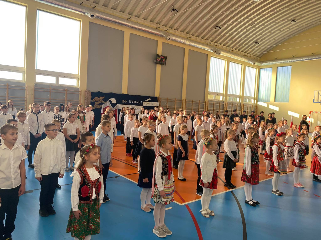 SP w Myślachowicach w konkursie "Do Hymnu"
