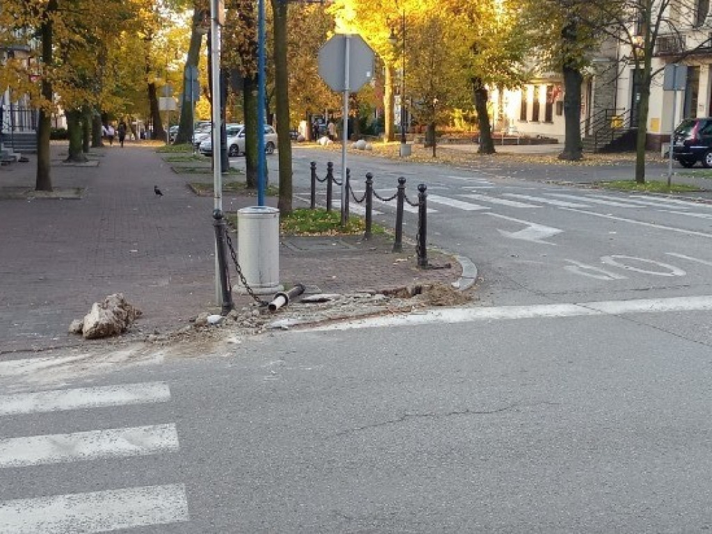 Ciężarówka narobiła szkód na Grunwaldzkiej w Chrzanowie