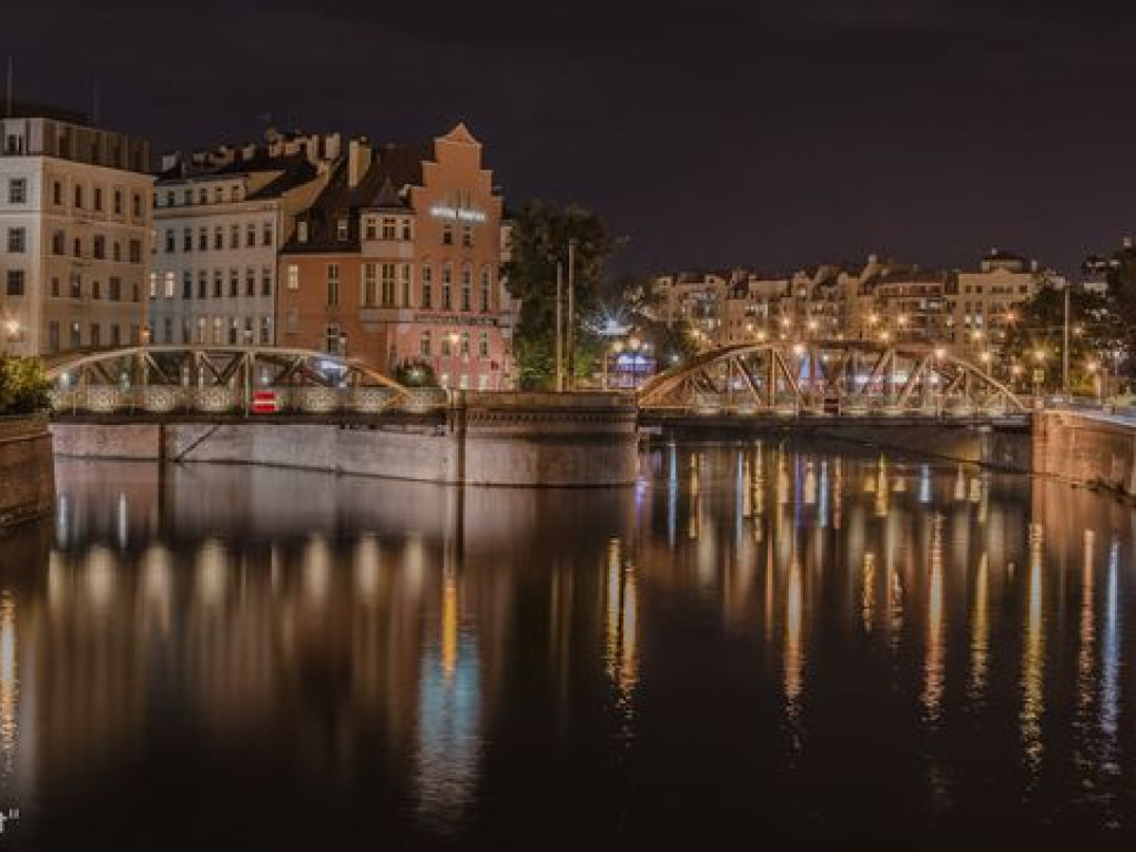 Miasta nocą w obiektywie Artura Sarny