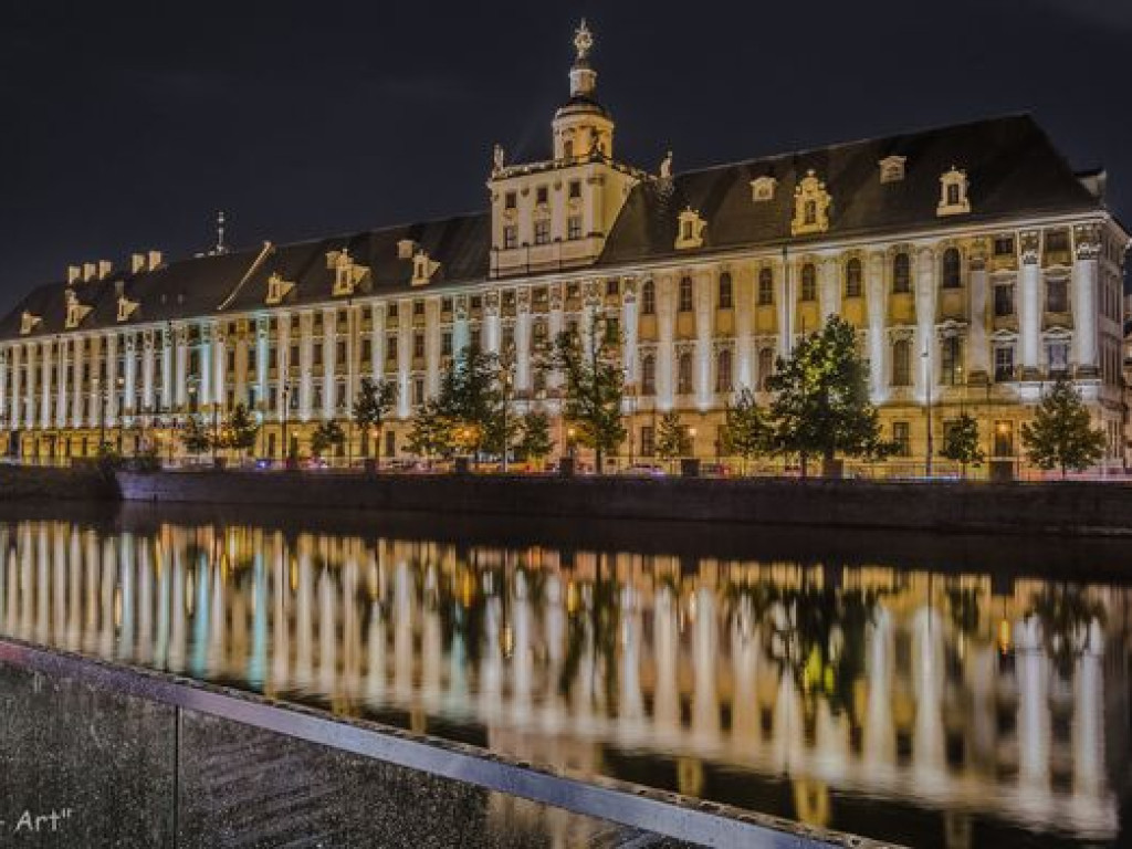 Miasta nocą w obiektywie Artura Sarny