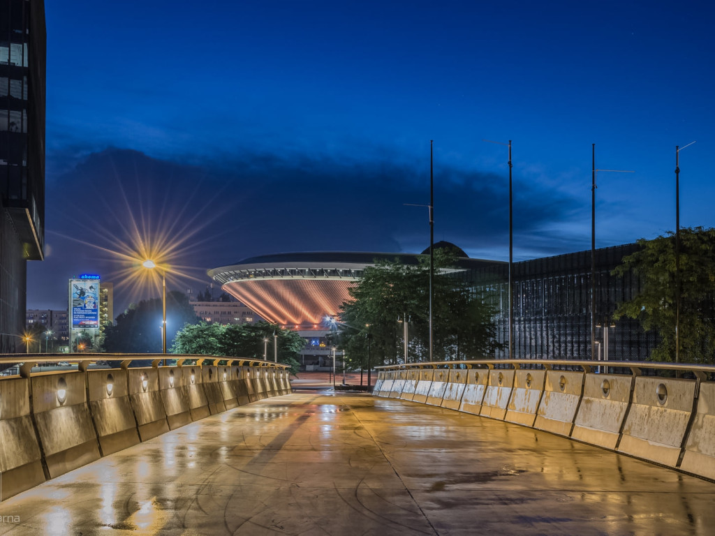 Miasta nocą w obiektywie Artura Sarny