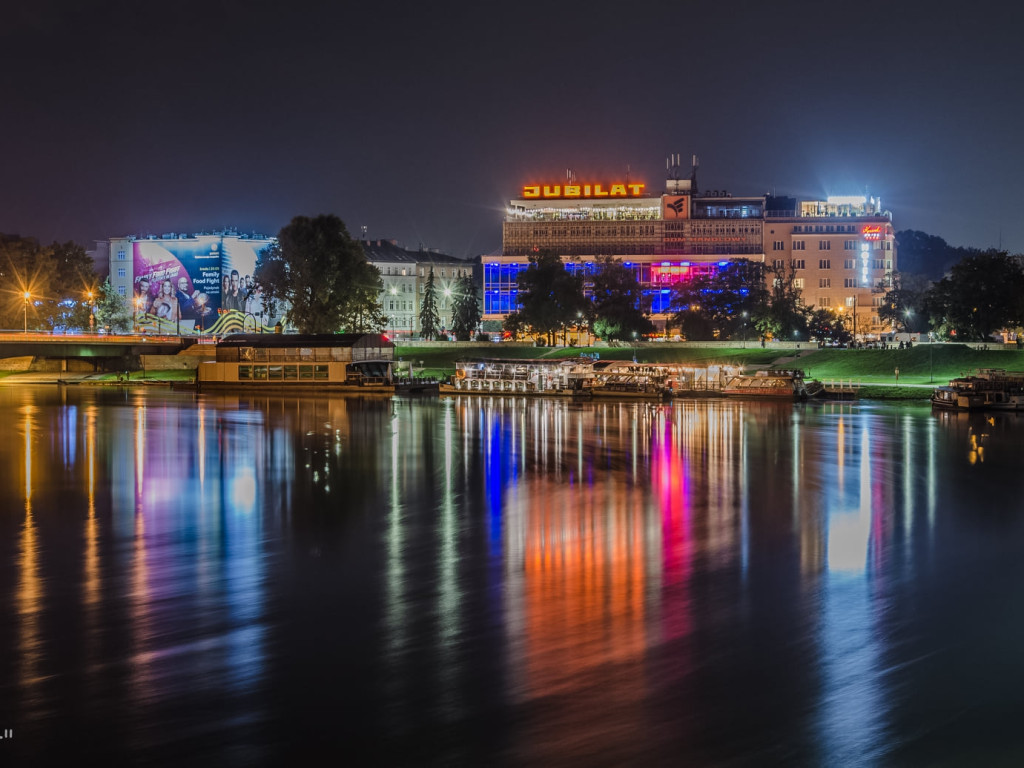 Miasta nocą w obiektywie Artura Sarny