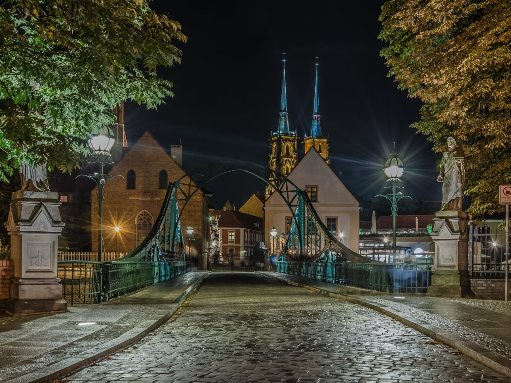 Miasta nocą w obiektywie Artura Sarny