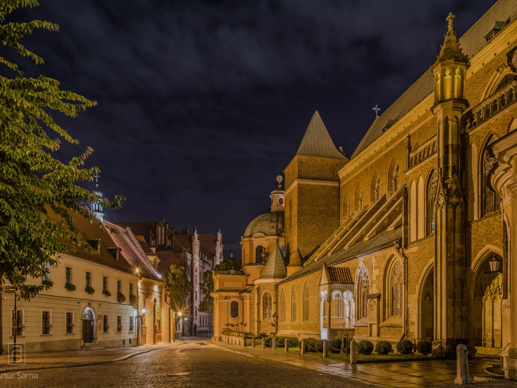 Miasta nocą w obiektywie Artura Sarny