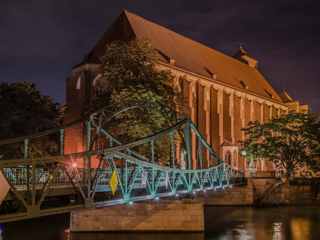 Miasta nocą w obiektywie Artura Sarny