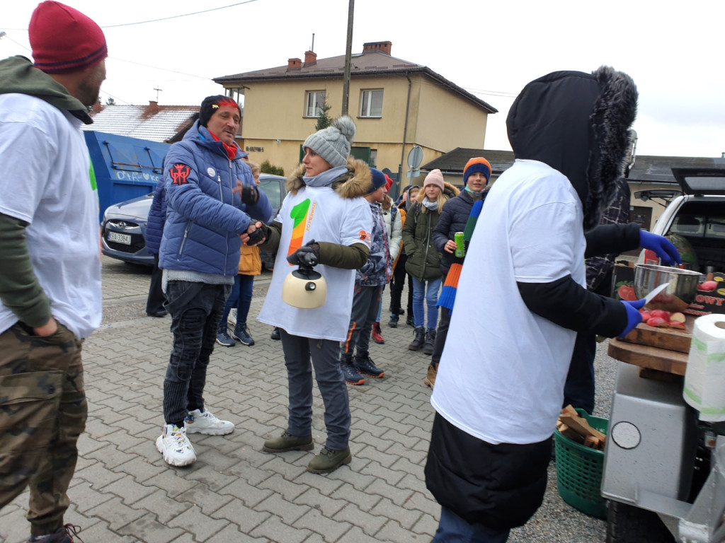 Michał Wiśniewski podczas akcji szafowanie.pl w Krzeszowicach 30.11.2021r.