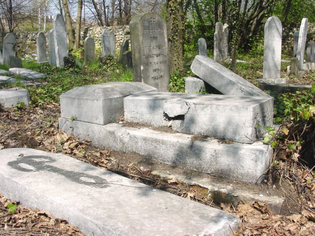 Cmentarz żydowski w Chrzanowie 30.04.2005 r.