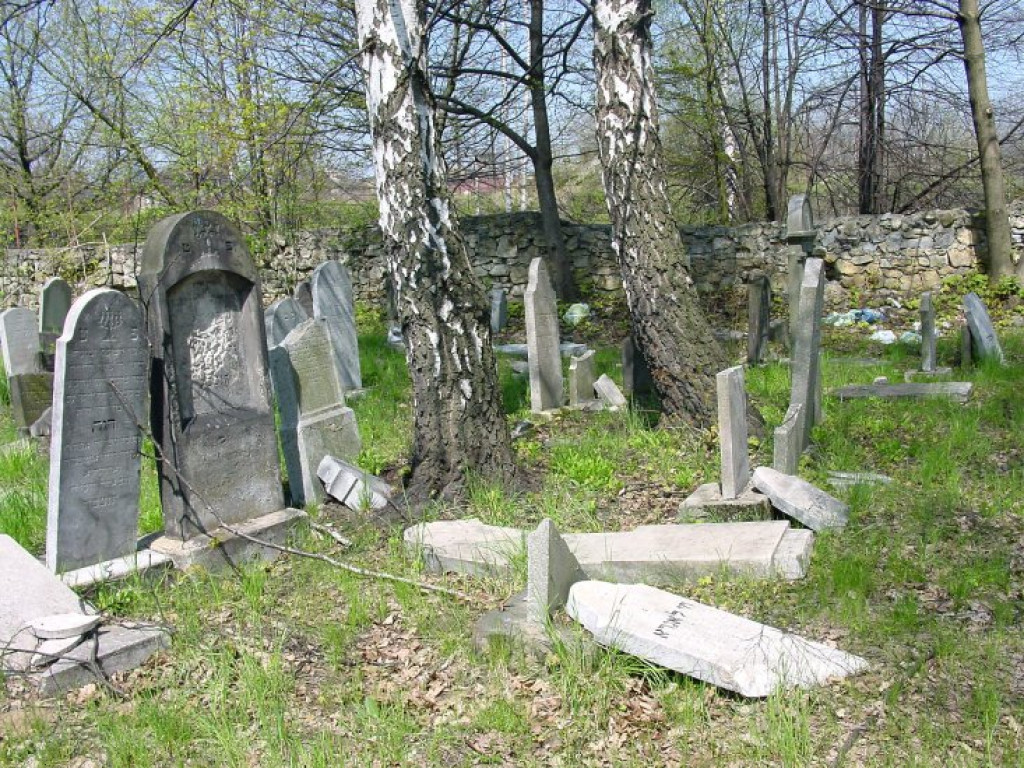 Cmentarz żydowski w Chrzanowie 30.04.2005 r.