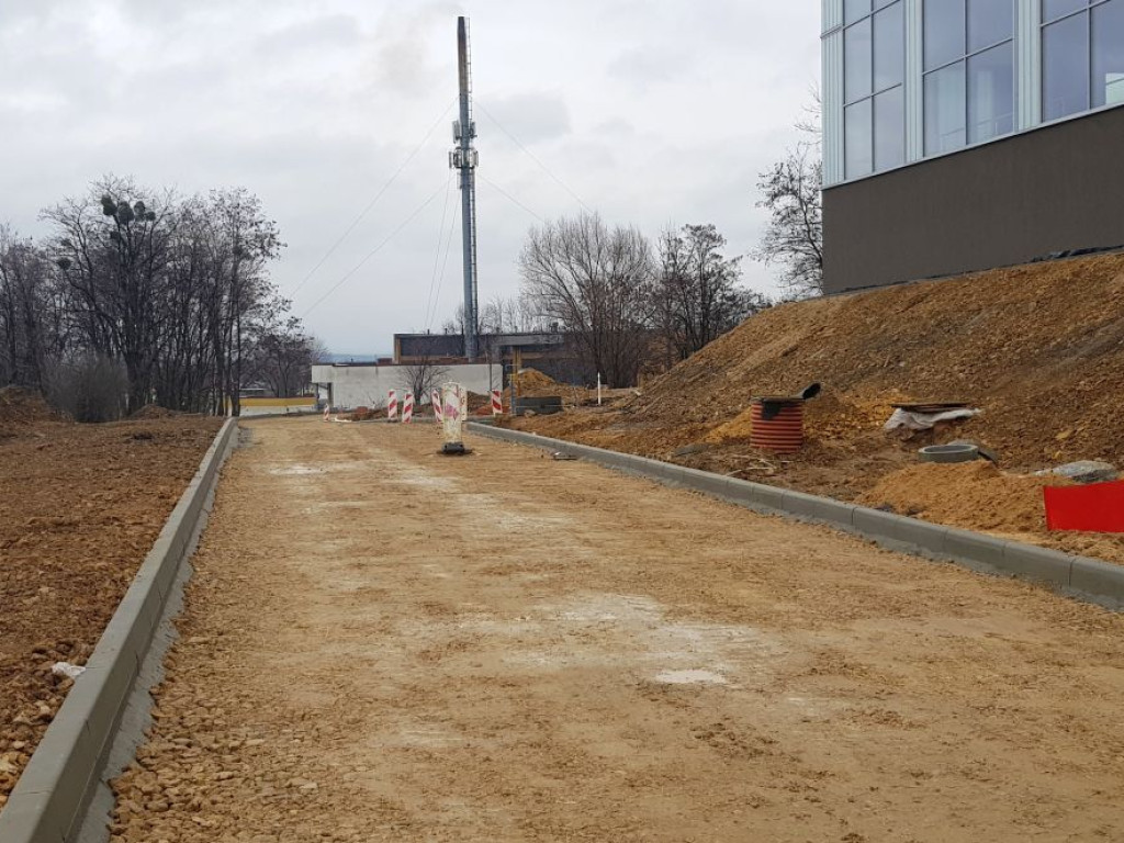 Tężnia solankowa przy basenie w Libiążu