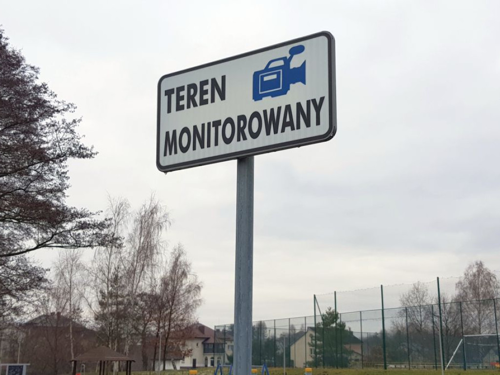 Wandale niszczą plac zabaw w Żarkach