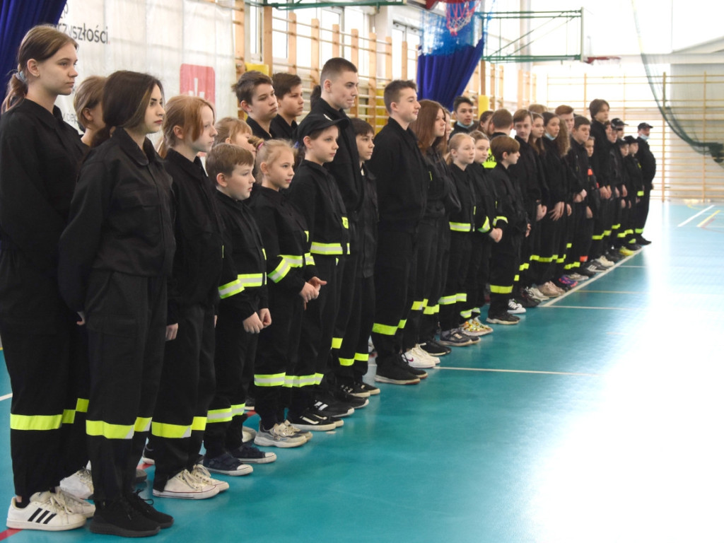 Halowe Młodzieżowe Zawody Sportowo - Pożarnicze w Krzeszowicach5.02.2022