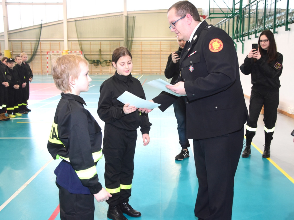Halowe Młodzieżowe Zawody Sportowo - Pożarnicze w Krzeszowicach5.02.2022