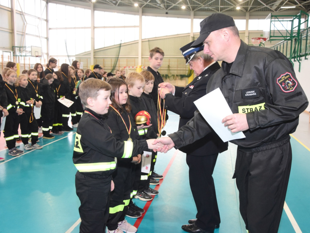 Halowe Młodzieżowe Zawody Sportowo - Pożarnicze w Krzeszowicach5.02.2022