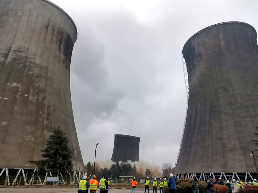 Wyburzanie chłodni kominowej w Elektrowni Siersza - 9 lutego 2022 r.