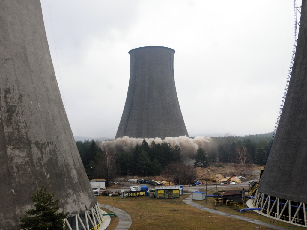 Jak znikła chłodnia w Elektrowni Siersza - klatka po klatce - 9.02.2022