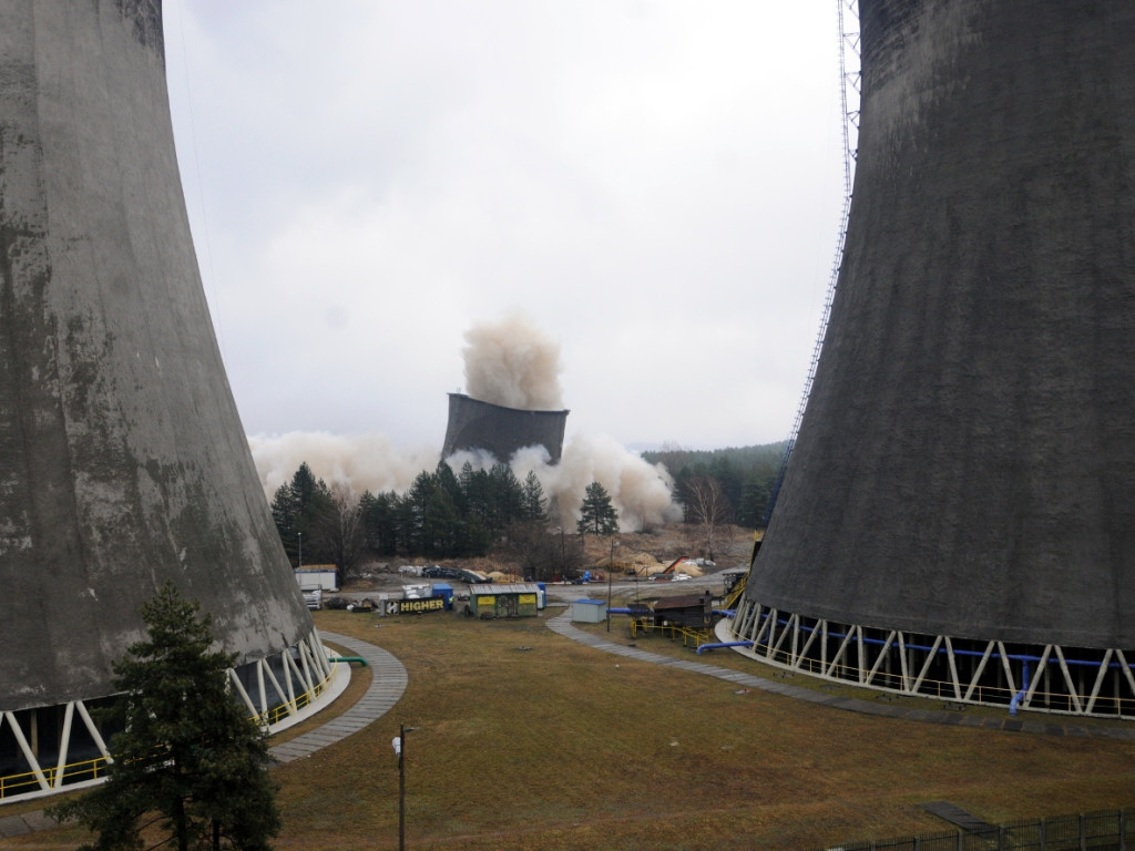 Jak znikła chłodnia w Elektrowni Siersza - klatka po klatce - 9.02.2022