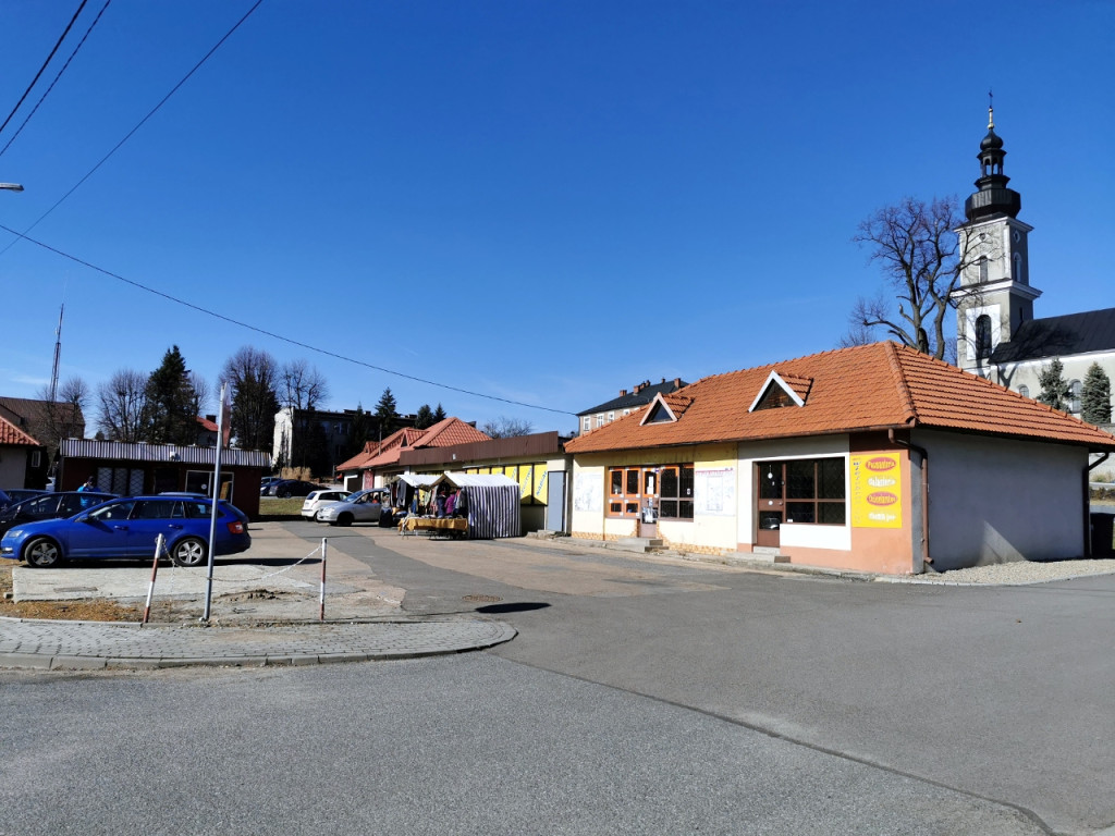 Część handlowa placu Mogielnickiego w Babicach