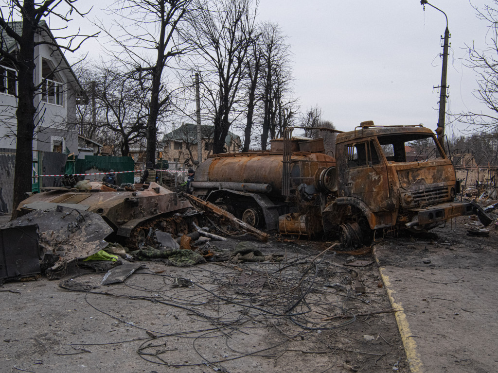Zdjęcia zrujnowanego miasta Bucza. Fot. Oleksandr Chekmenov, Kijów
