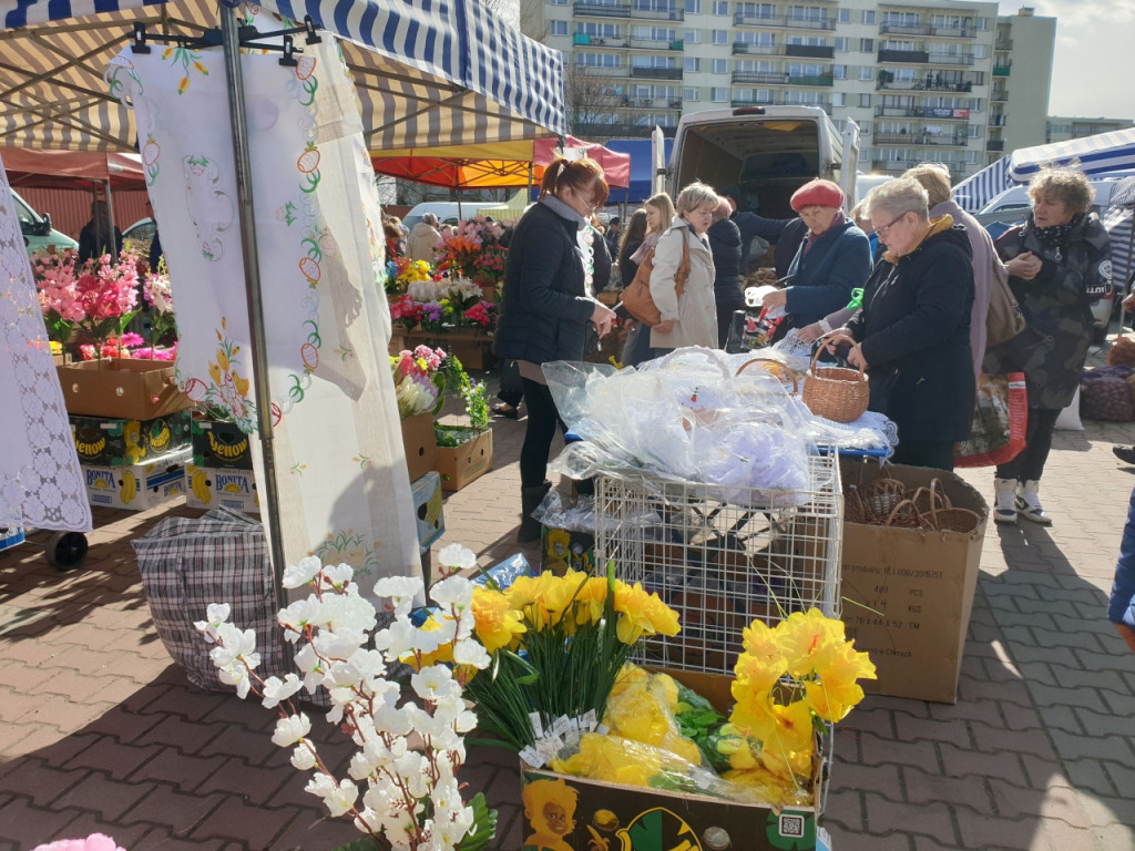 Przedświątecznie na placu targowym 7.04.2022