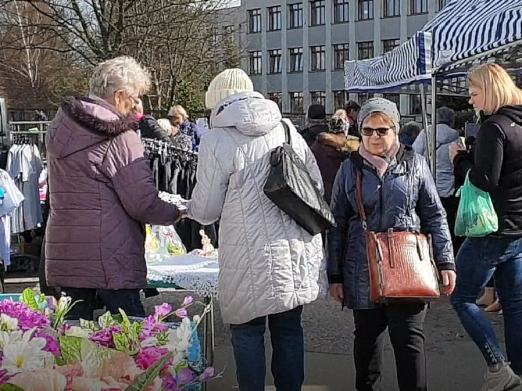 Przedświątecznie na placu targowym 7.04.2022