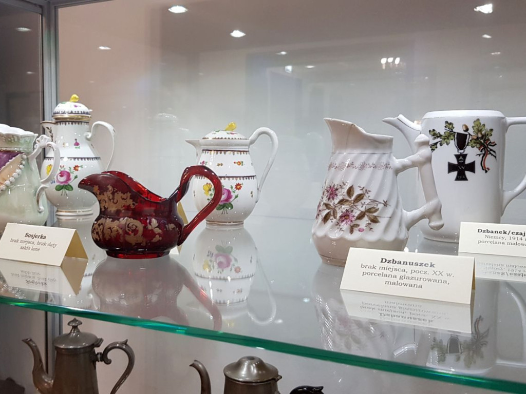 Wystawa "Filiżanki, garnki, garnuszki". Zastawa stołowa ze zbiorów Muzeum w Chrzanowie