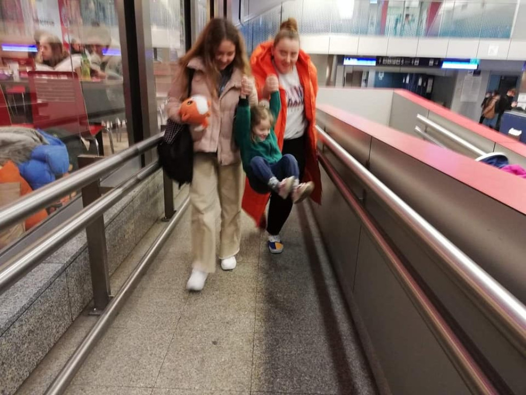 Wolontariusze rozdają pomoc Ukraińcom/ Jacek Matuszczak