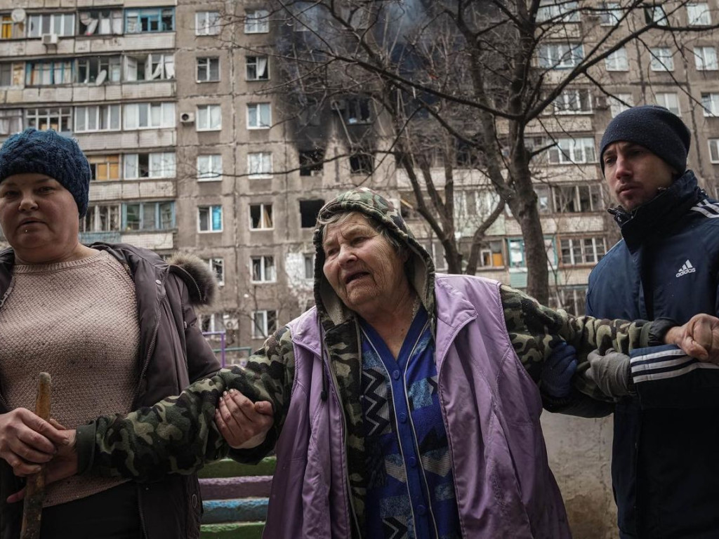 Wojna na Ukrainie. Zdjęcie: Yuki Iwamura, Jewgienij Małoletka, Wołodymyr Pietrow.