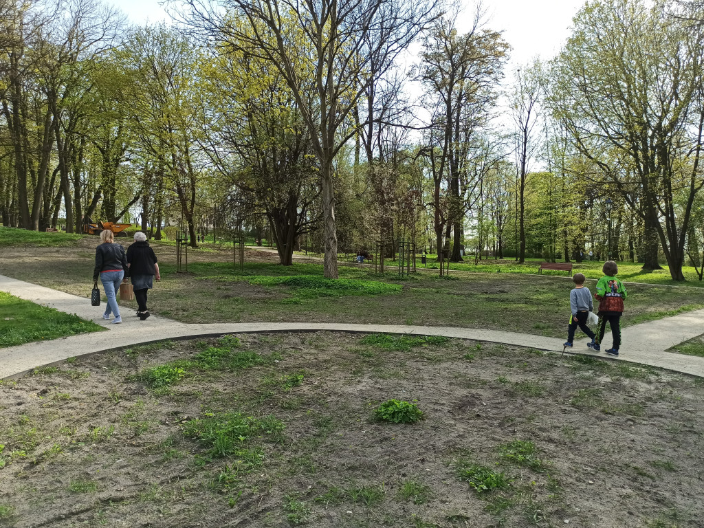Park w Kościelcu w wiosennej odsłonie