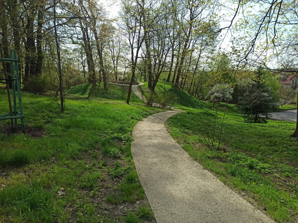 Park w Kościelcu w wiosennej odsłonie