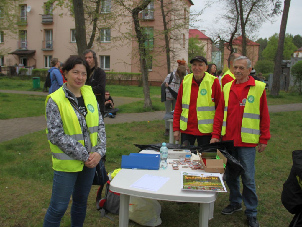 Sprzątanie lasu w Chrzanowie-Stelli z Polskim Towarzystwem Tatrzańskim