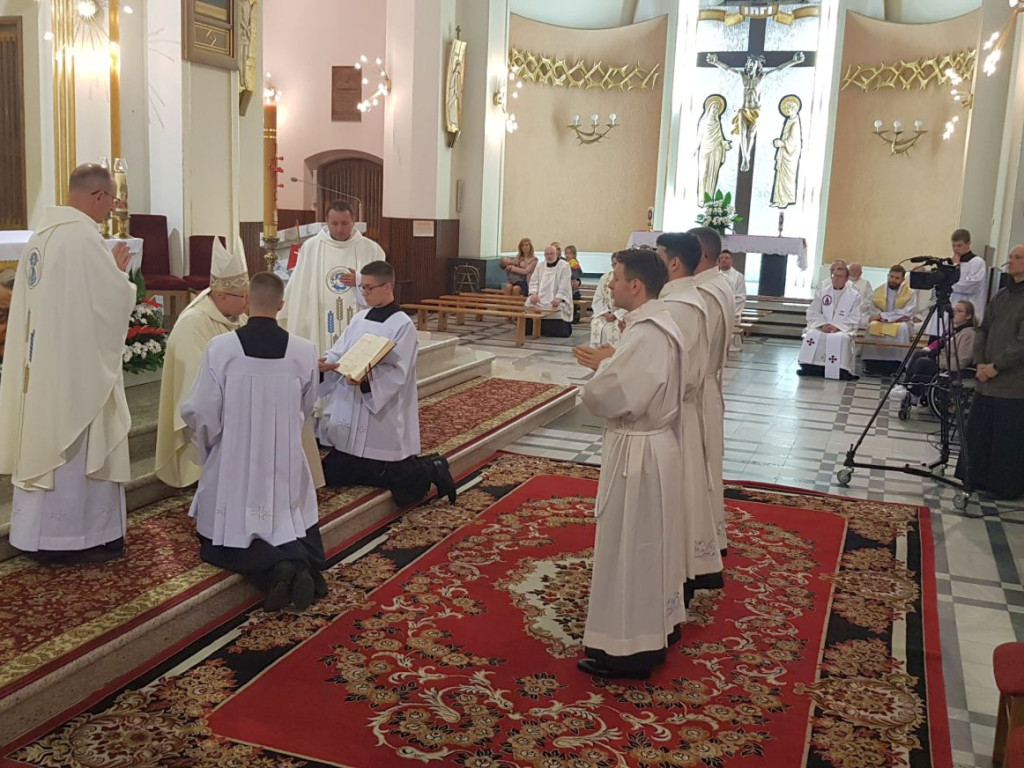 Święcenia kapłańskie w bazylice w Trzebini