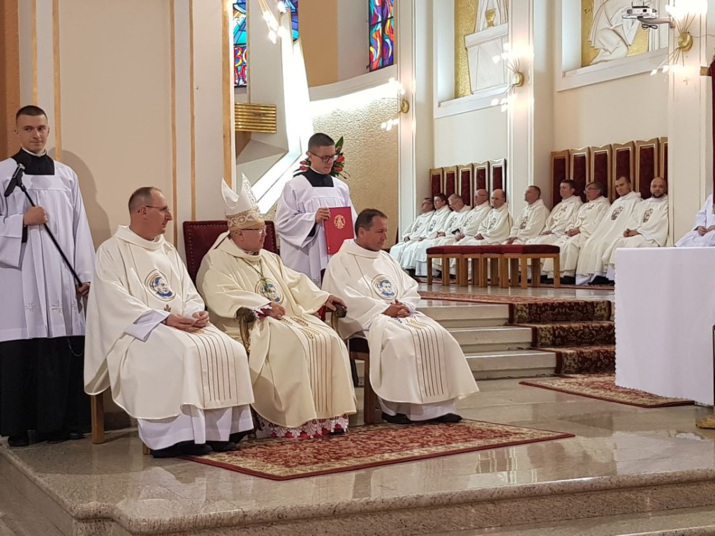 Święcenia kapłańskie w bazylice w Trzebini