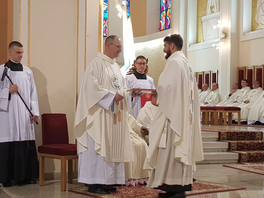 Święcenia kapłańskie w bazylice w Trzebini
