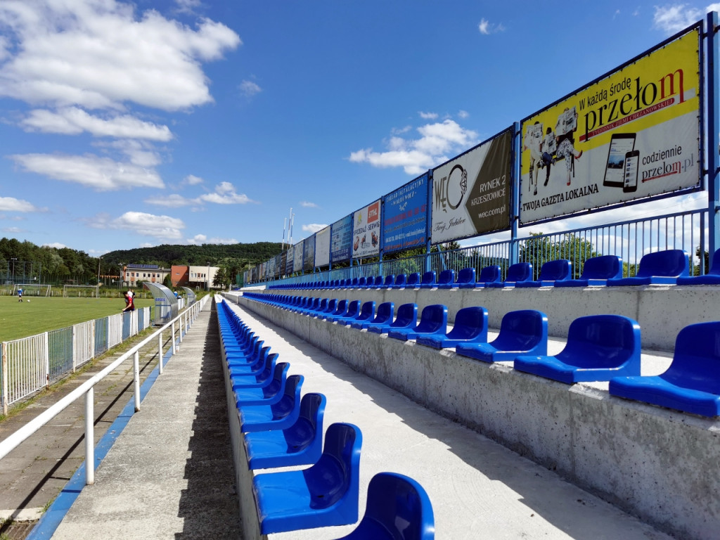 Tak zmienia się stadion Świtu Krzeszowice