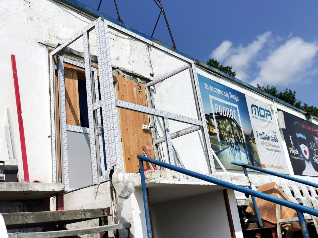 Tak zmienia się stadion Świtu Krzeszowice